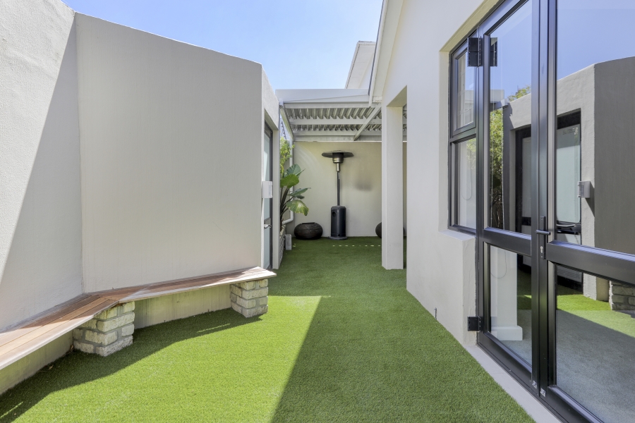 2 Bedroom Property for Sale in Green Point Western Cape